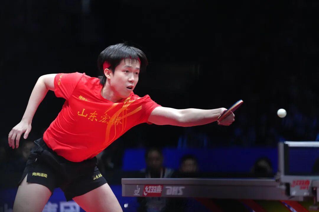 2025乒超联赛总决赛男团决赛，黄石华新vs山东魏桥第一盘：薛飞/刘冠成vs梁靖