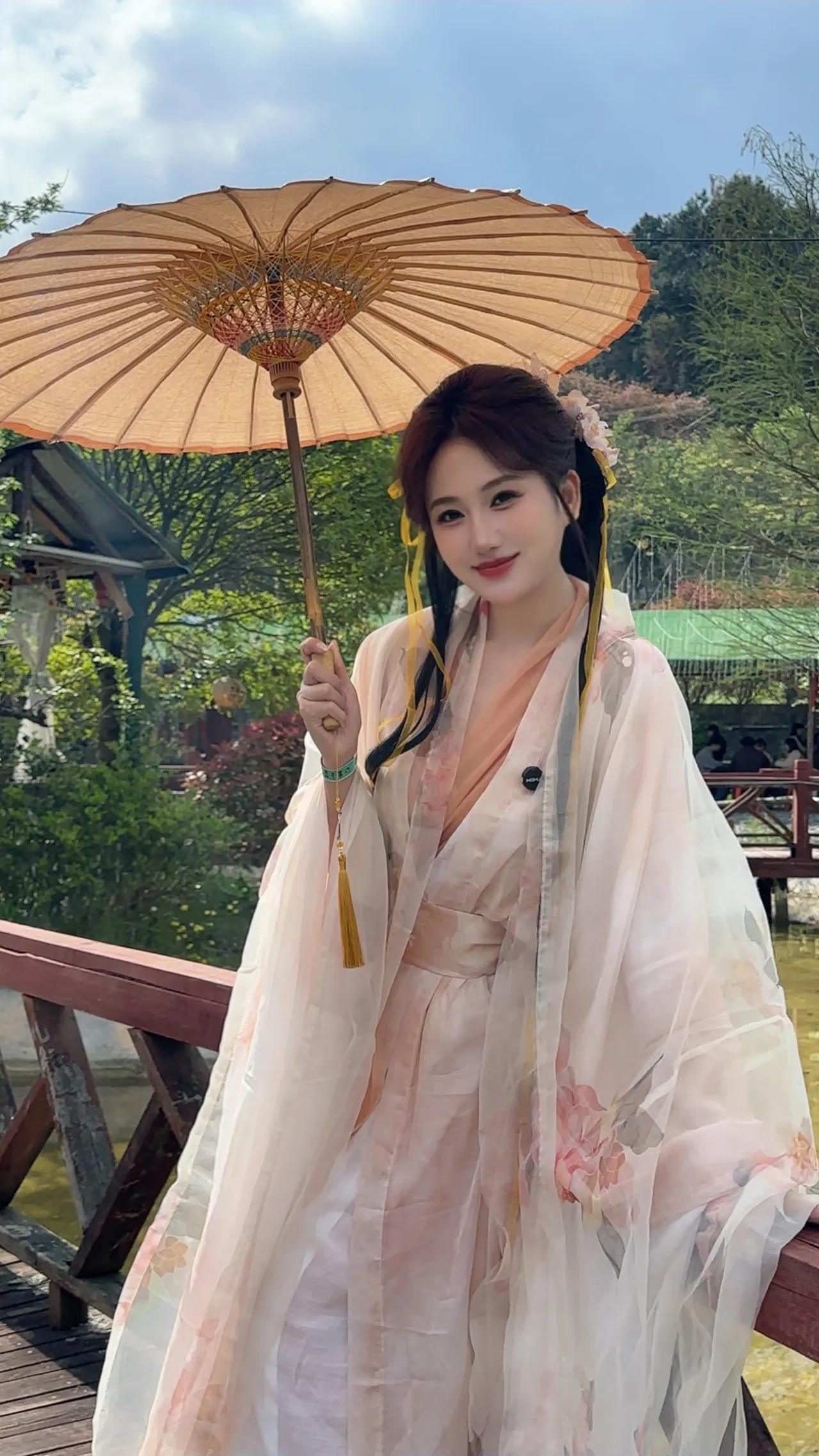 这是汉服？还是唐装？