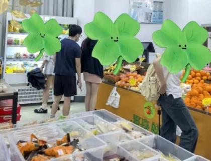 #如何看待南审研究生偷拍女生隐私#一个即将研究生毕业即将当公务员的男生，就因为偷