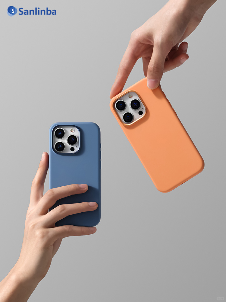 Silicone case with MagSafe