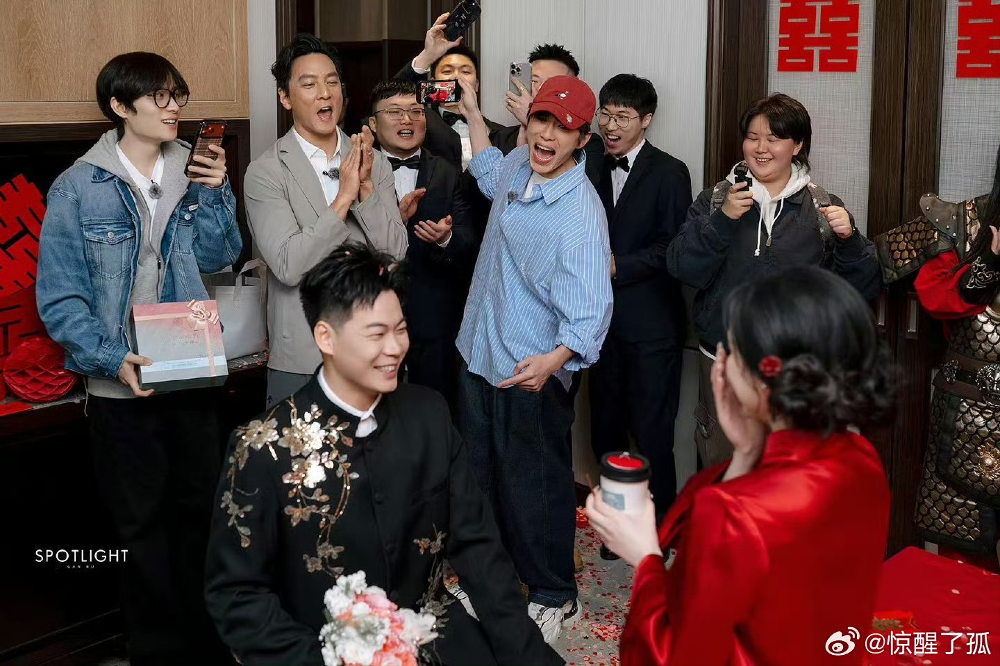 井胧上一秒误闯婚礼下一秒受邀婚礼从《风华合伙人》误闯素人婚礼，到收到师弟喜帖，井