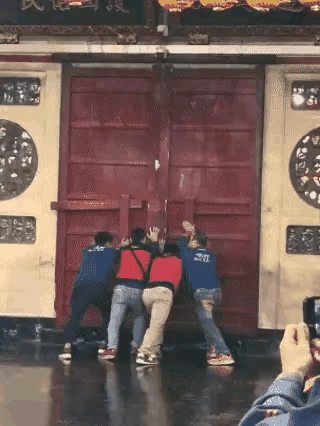 佛祖说，你们争先恐后，让我做到一律平等很难，所以，你们还是一律去受苦受难吧。阿弥