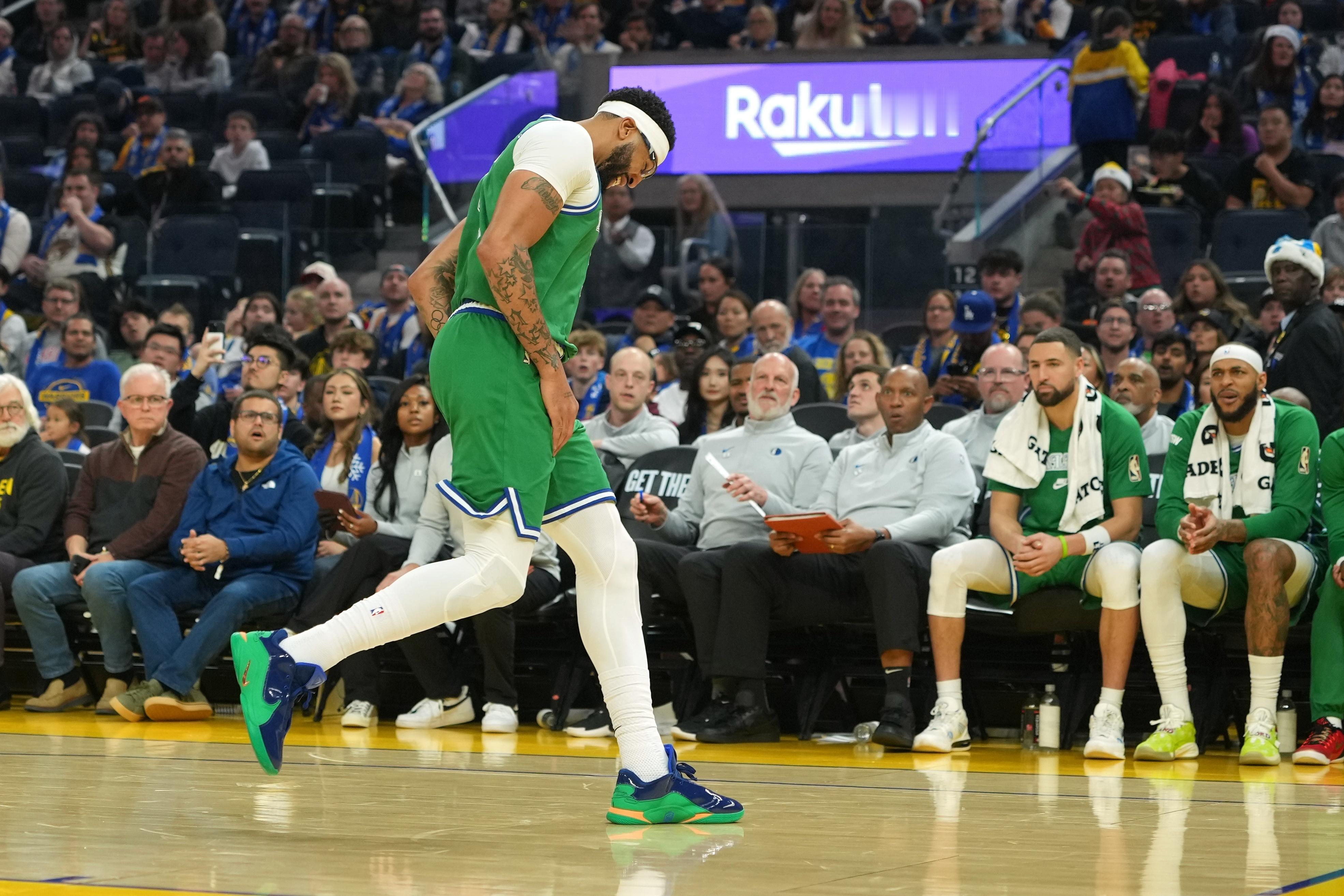 11点30分，独行侠客场挑战开拓者。赛前，独行侠发布伤病报告，浓眉因左内收肌酸痛