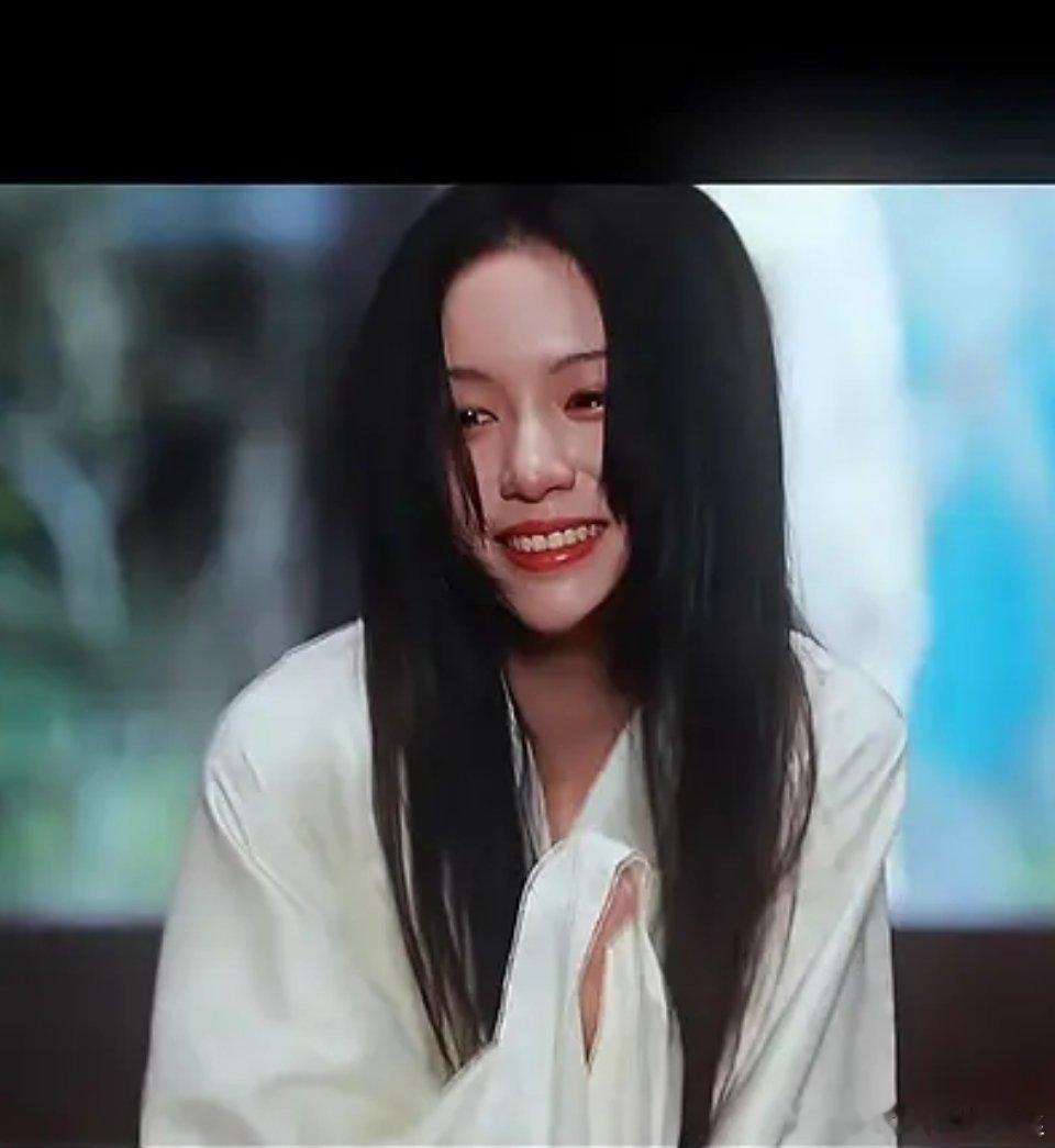 我喜欢看她演恶女，，，预告里看着真不错，希望正戏里不要预告即精华。 