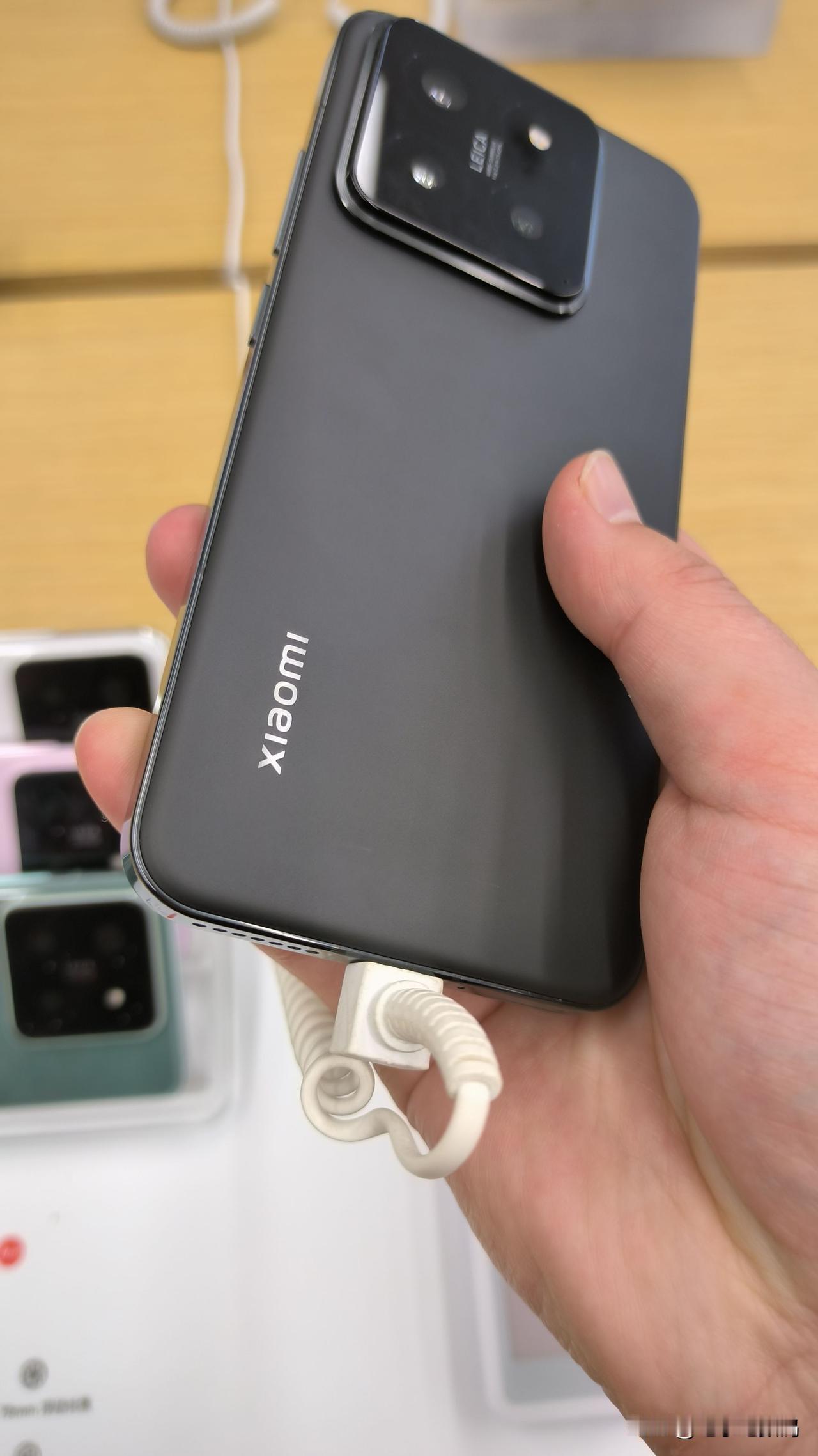 哦豁！原本还想着年底了小米14会有活动的，谁知道居然一分都没降...
双十一、双