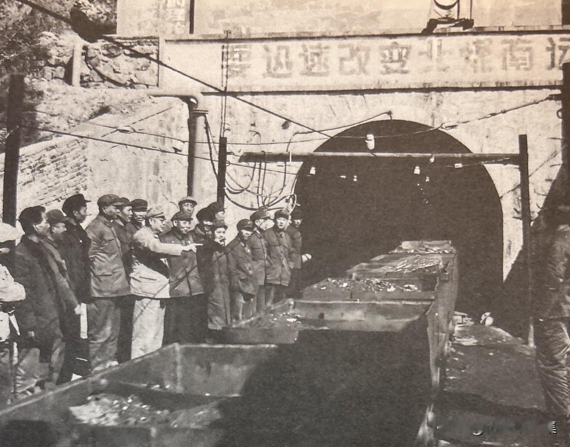 【开国功臣图片故事223】
1971年1月，中央政治局委员、中央军委副主席的叶剑