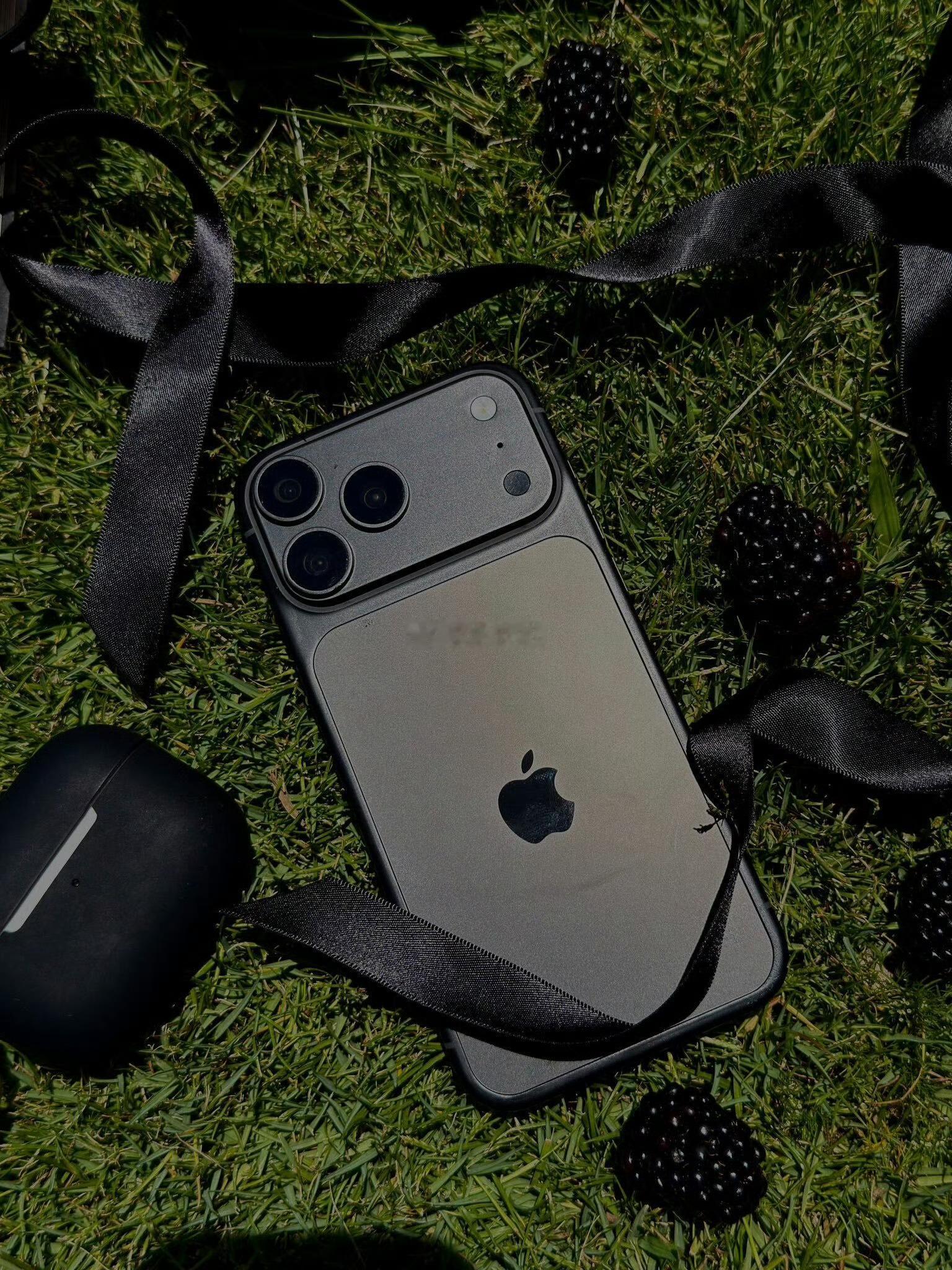 iPhone18ProMax银灰色不是这泄露了个啥？这个17 Pro Max除了