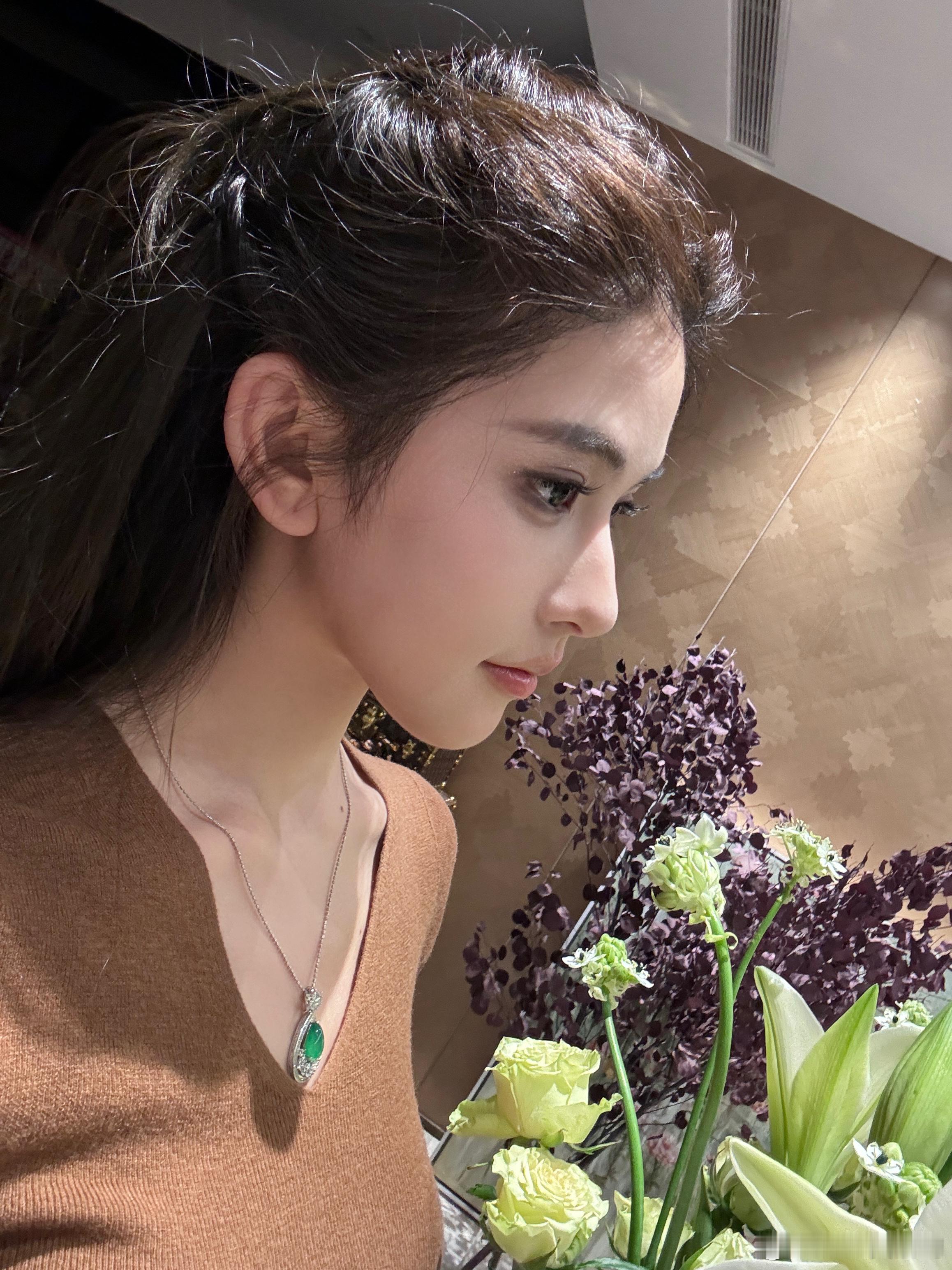 爱她不是送她玫瑰花 是送她垫脚石 ​​​