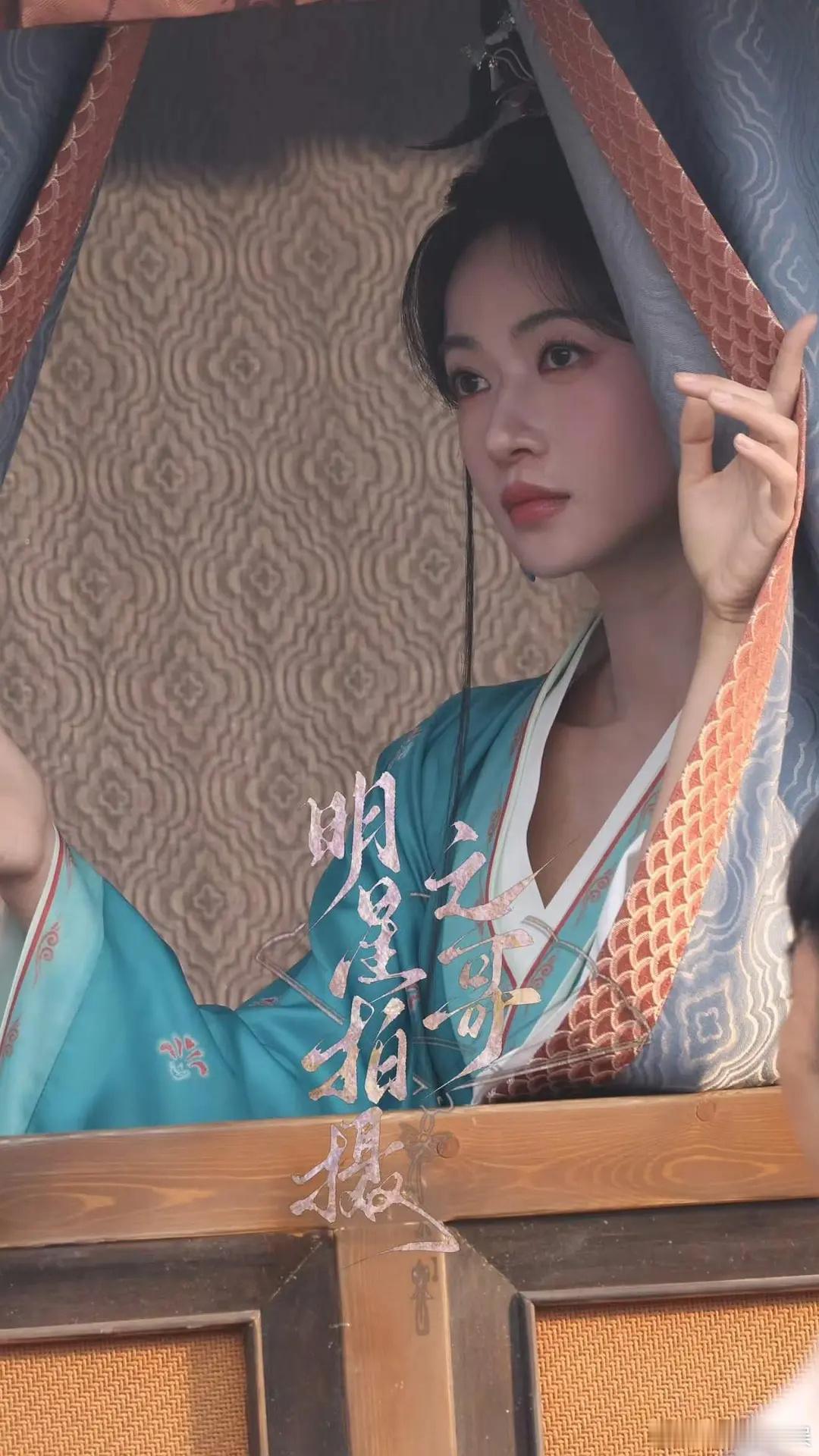 吴谨言凤不栖路路透，她算不算是发腮受益者？有点肉更好看 