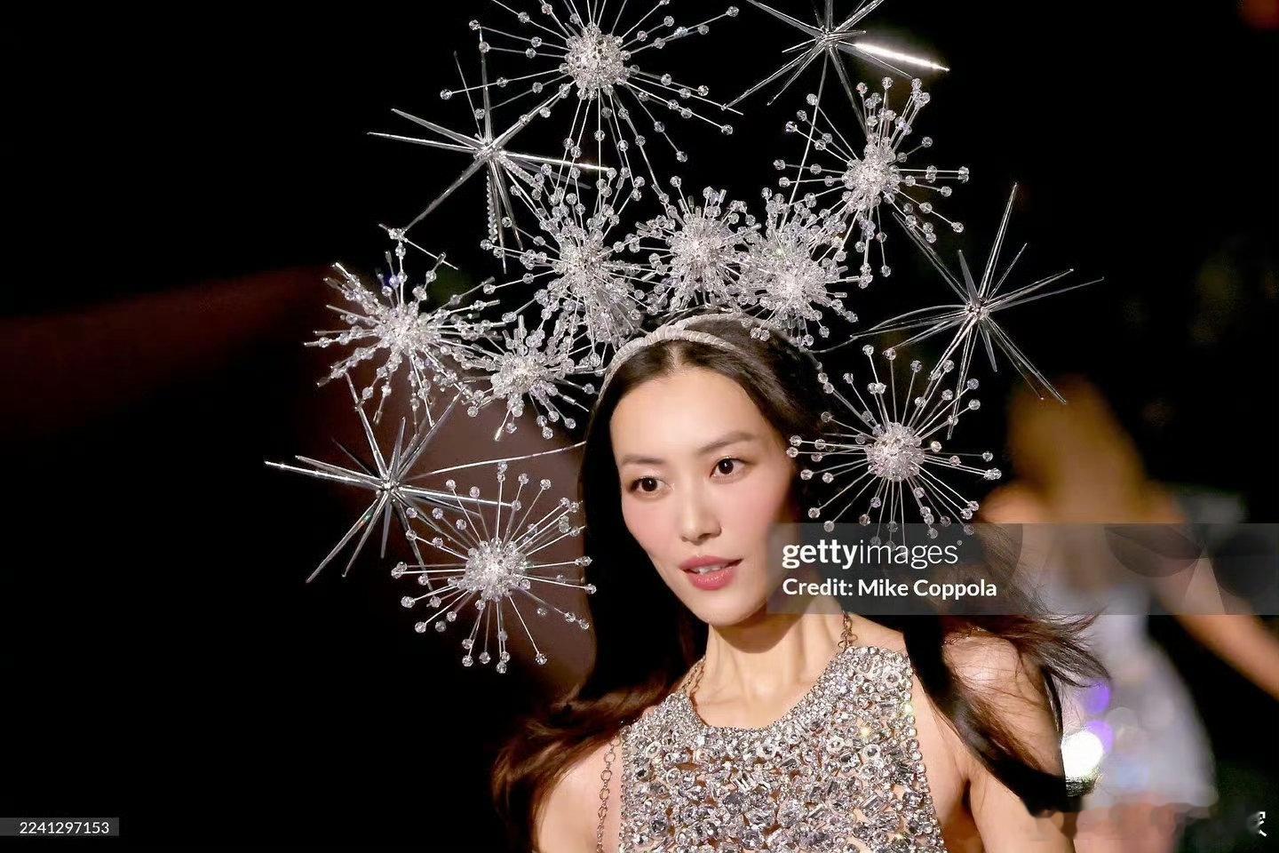 刘雯先是国际超模再是井柏然女友刘雯 井柏然不被标签束缚，清醒独立的刘雯真的很有魅