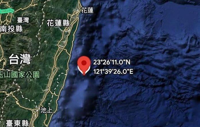 好消息弯弯又摔了一架F16不知道是不是围台军演被吓出心理障碍了现在弯弯飞行员一出