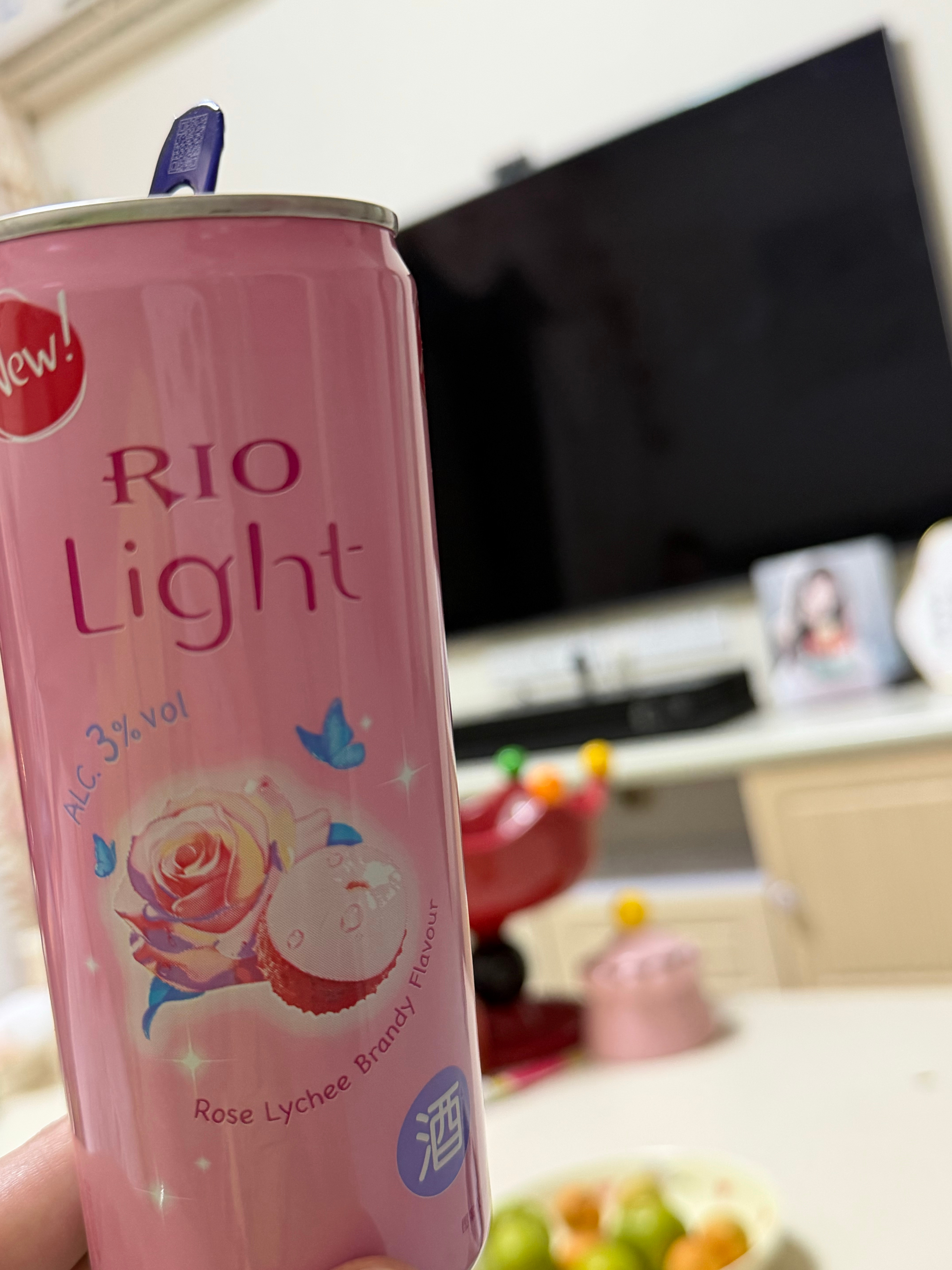 找朋友陪我喝酒，从五点多吃饭开始一瓶没有一点酒精感觉的酒喝了五个小时终于喝完了！