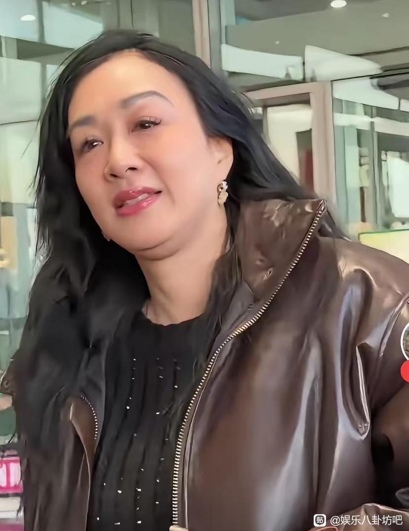 钟丽缇虽然快60岁了，但她这样的皮肤状态真是太好了 