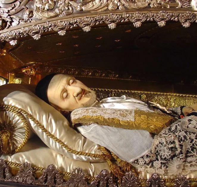 🚨⛪ 紧急通知——位于巴黎第十区的圣文森特·德·保罗教堂内，一块圣文森特·德·