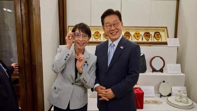 一年六次首脑会晤，互访故乡，敲鼓、换眼镜、约温泉，日韩两国领导人上一次这么亲热，