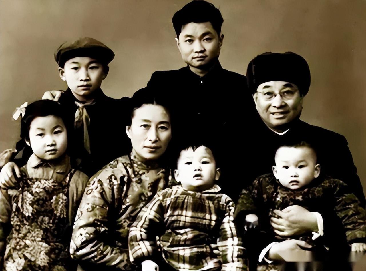 2010年，陈赓的妻子傅涯在北京逝世，临终前她向子女说出一个惊人的遗愿：不要将她