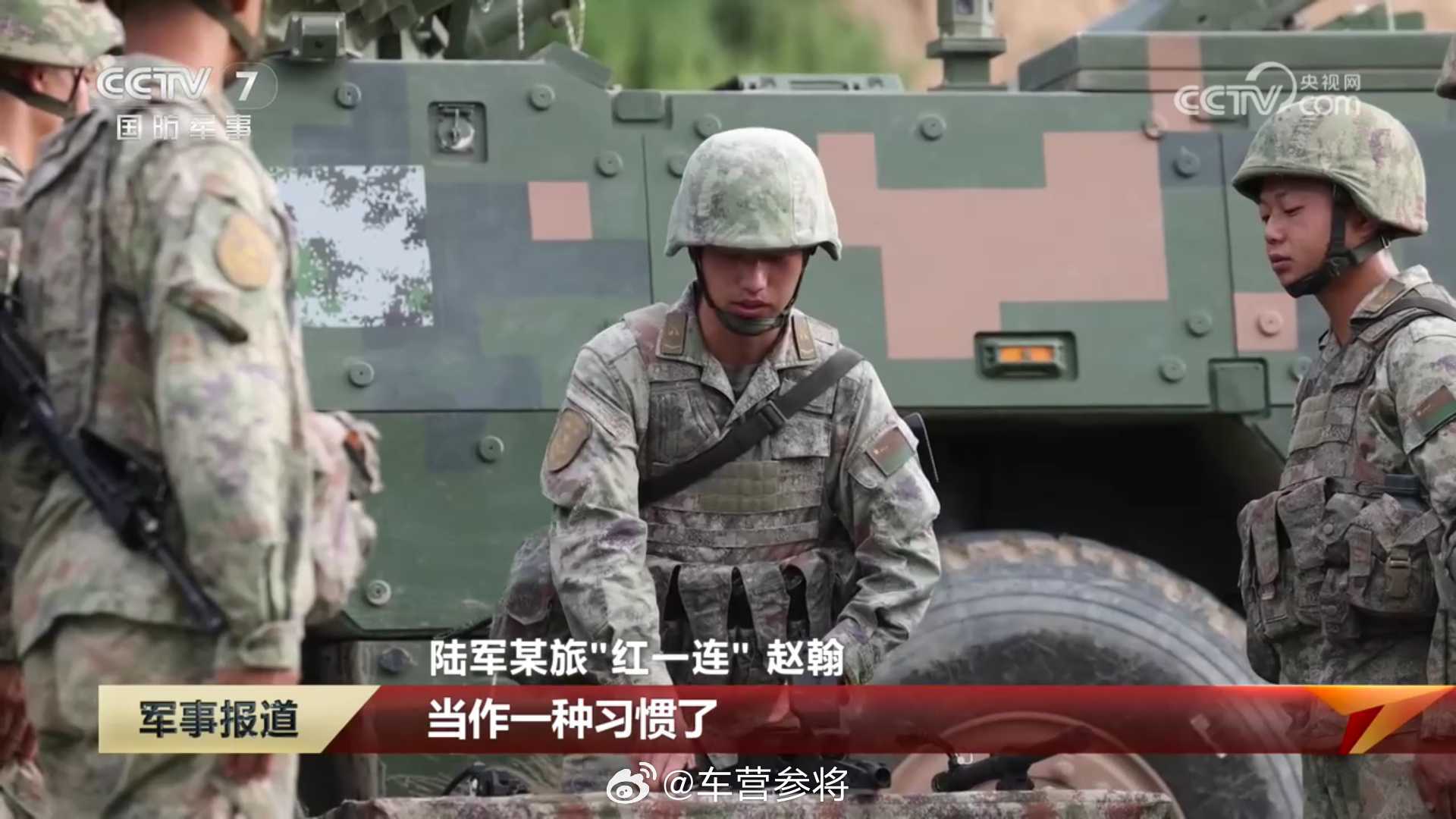 秋收起义红二团的这辆新八轮好像不是步战车喔～外露的烟雾弹发射器，更接近是一辆带遥