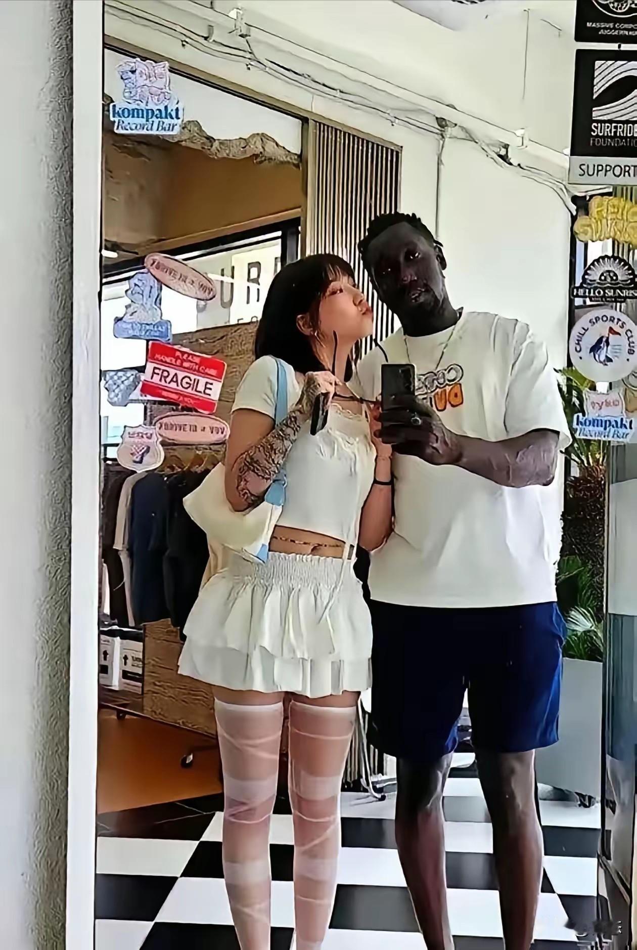 不知道大家发现没有，黑皮肤的外国人在中国找女朋友或者对象，感觉很容易追到手，不知