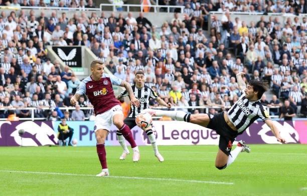 周日 英超看法011  纽卡斯尔vs维拉 这是一场典型的顺风局对决逆风局：纽卡斯