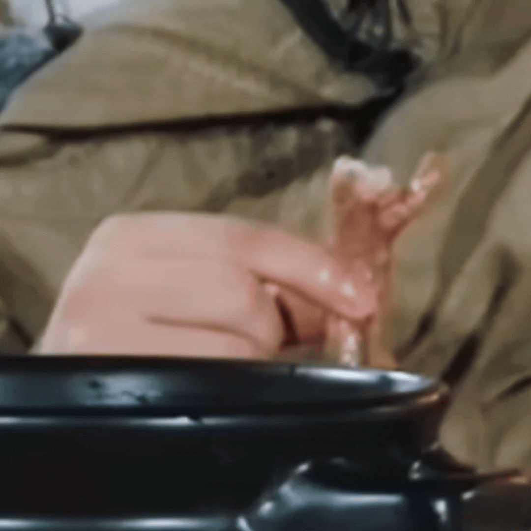 冲冲老师原谅这个为你做美食的子奇吧他已经惭愧到拿鸡爪的手不敢动惹王子奇不记得以前