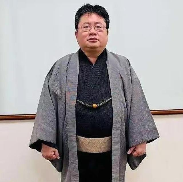 高市早苗疯狂反华，背后竟是两个中国败类在出谋划策？为高市早苗出谋划策的两个中国败