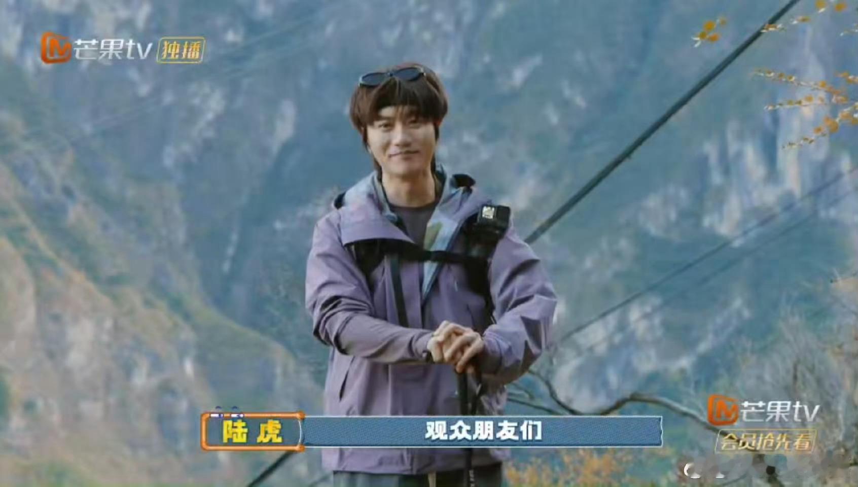 0713你们还是把我养的太好喜欢群像的小女孩幸福感爆棚🥰!虎吉在日照金山前没忘