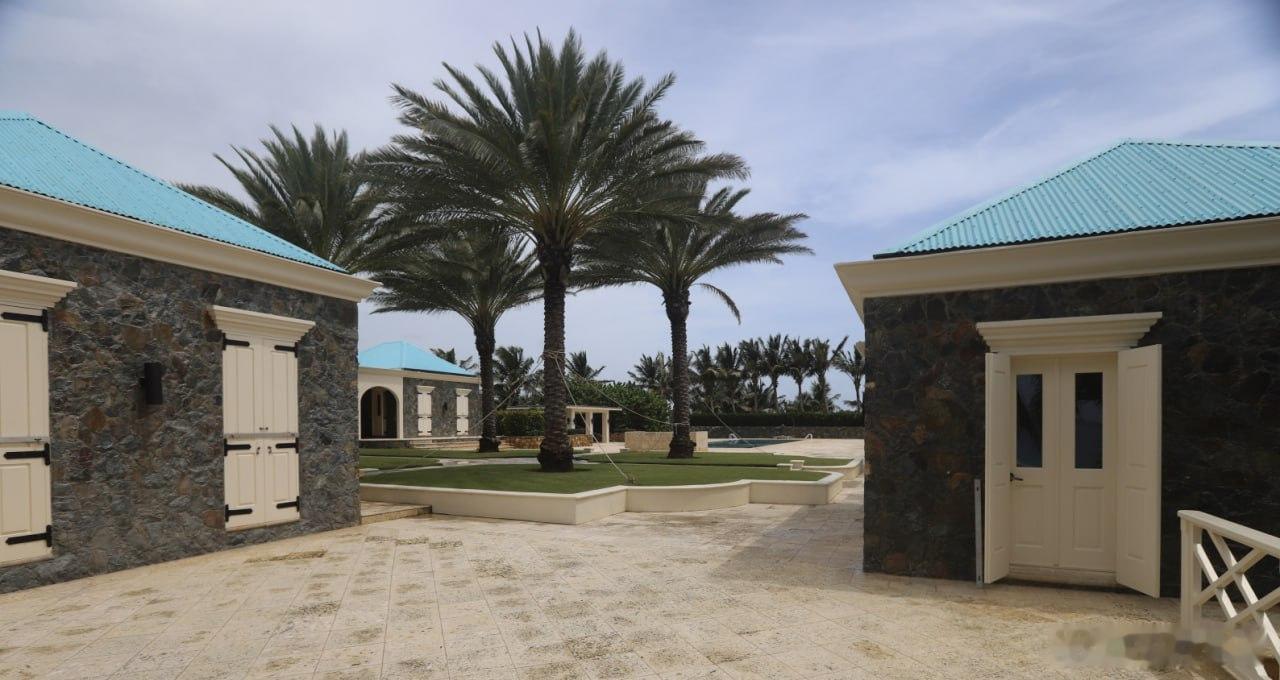 美国众议院监督委员会的民主党议员公布了杰弗里·爱泼斯坦位于小圣詹姆斯岛（萝莉岛）