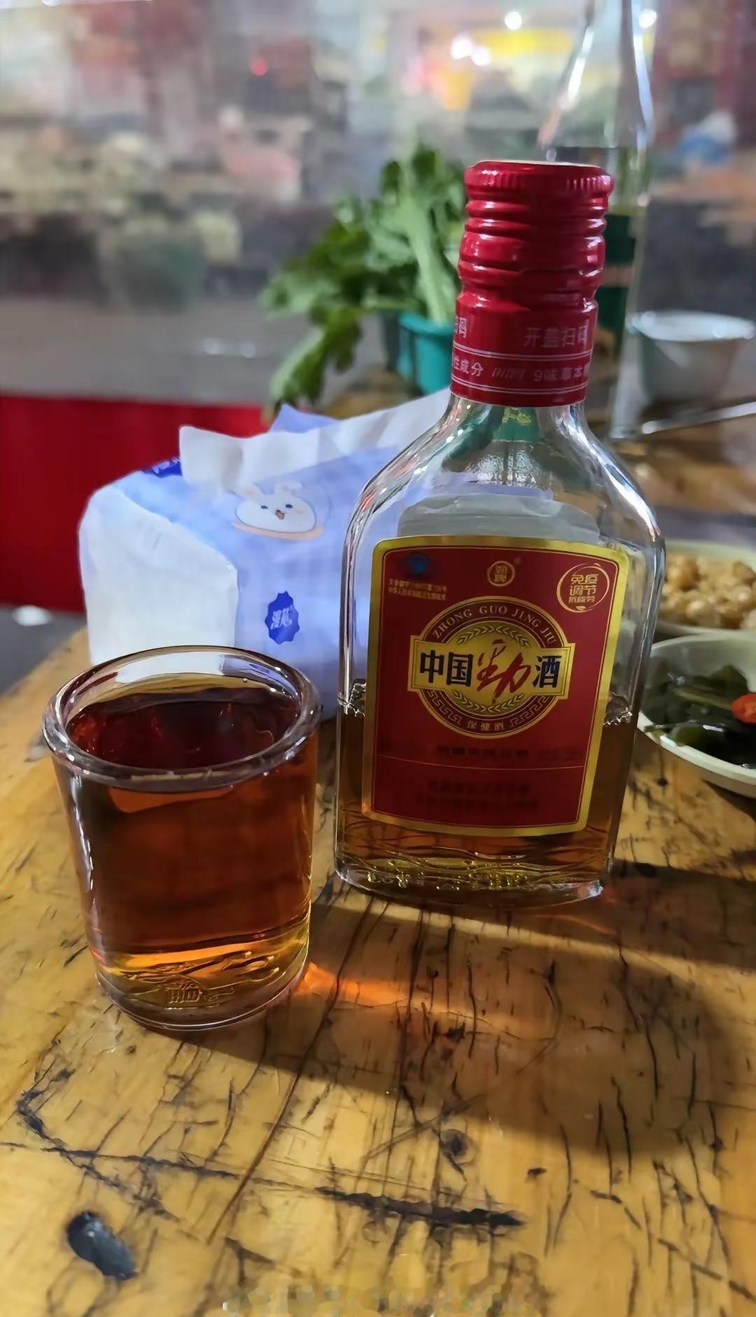 喝点酒，回避一下现实，酒醒了继续生活，如果一言难尽，那就，一饮而尽……