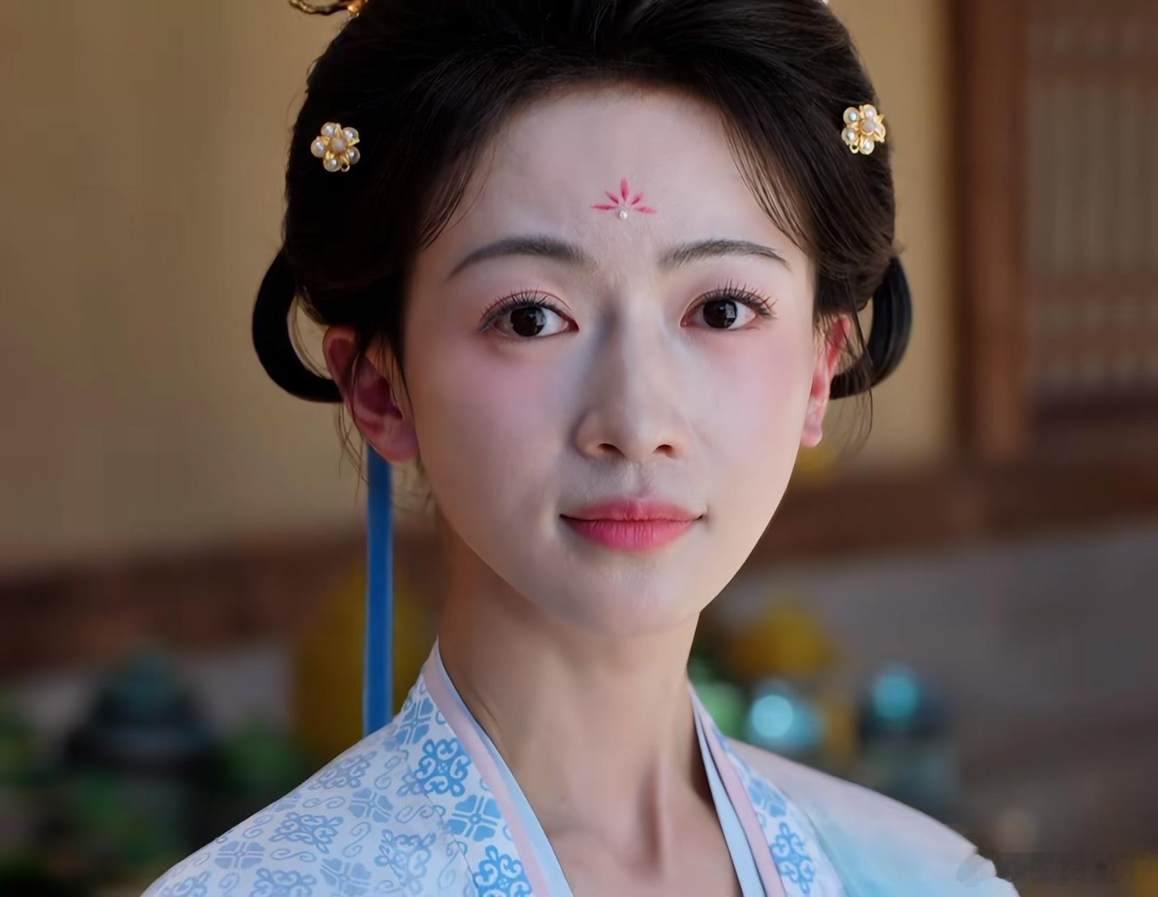 保养的状态再好年龄感还是会从眼睛里跑出来，当然不演少女就无所谓 