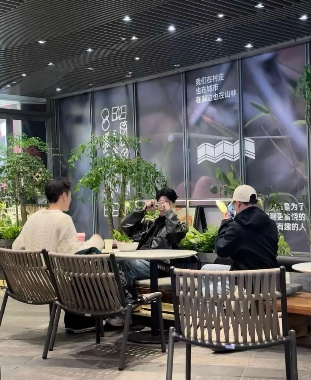 心动的信号[超话]   彭高李定豪两个人拍那么多硬是凑不出来一个vlog  [笑