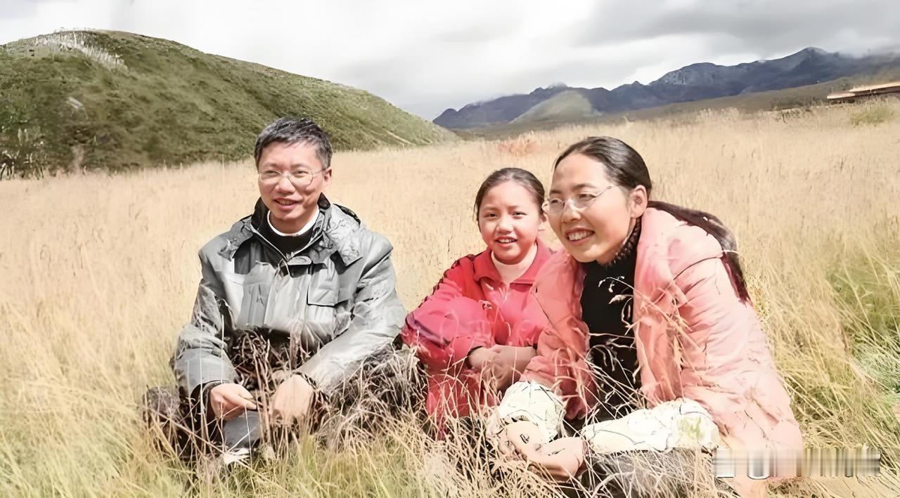 一句“去旅游”的奔赴，成了半生高原的坚守
 
引言
 
2000年，成都教师胡忠