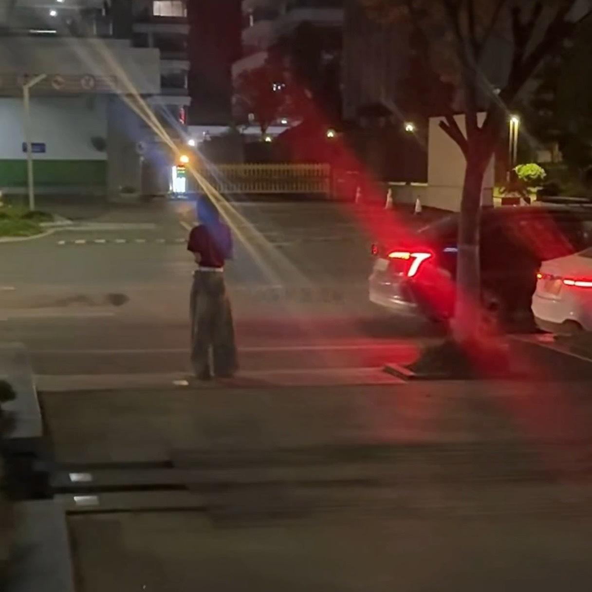 吴柏秋不是暖男人设吗？不是爱女人设吗？不是不让她受一点委屈人设吗？以前没记错王依