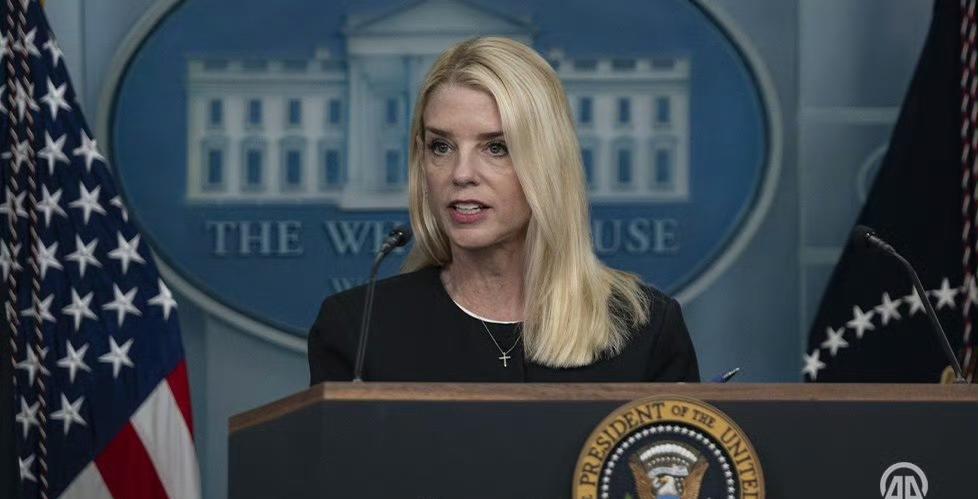 美司法部长帕姆·邦迪发帖宣布，美国联邦法院已起诉委内瑞拉总统马杜罗及其妻子西莉亚