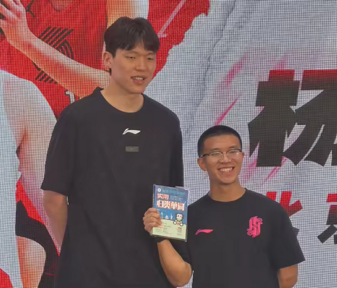 6月7日讯杨瀚森在北京举行了见面会，他的翻译刘禹钺也来到现场。期间刘禹钺透露了一