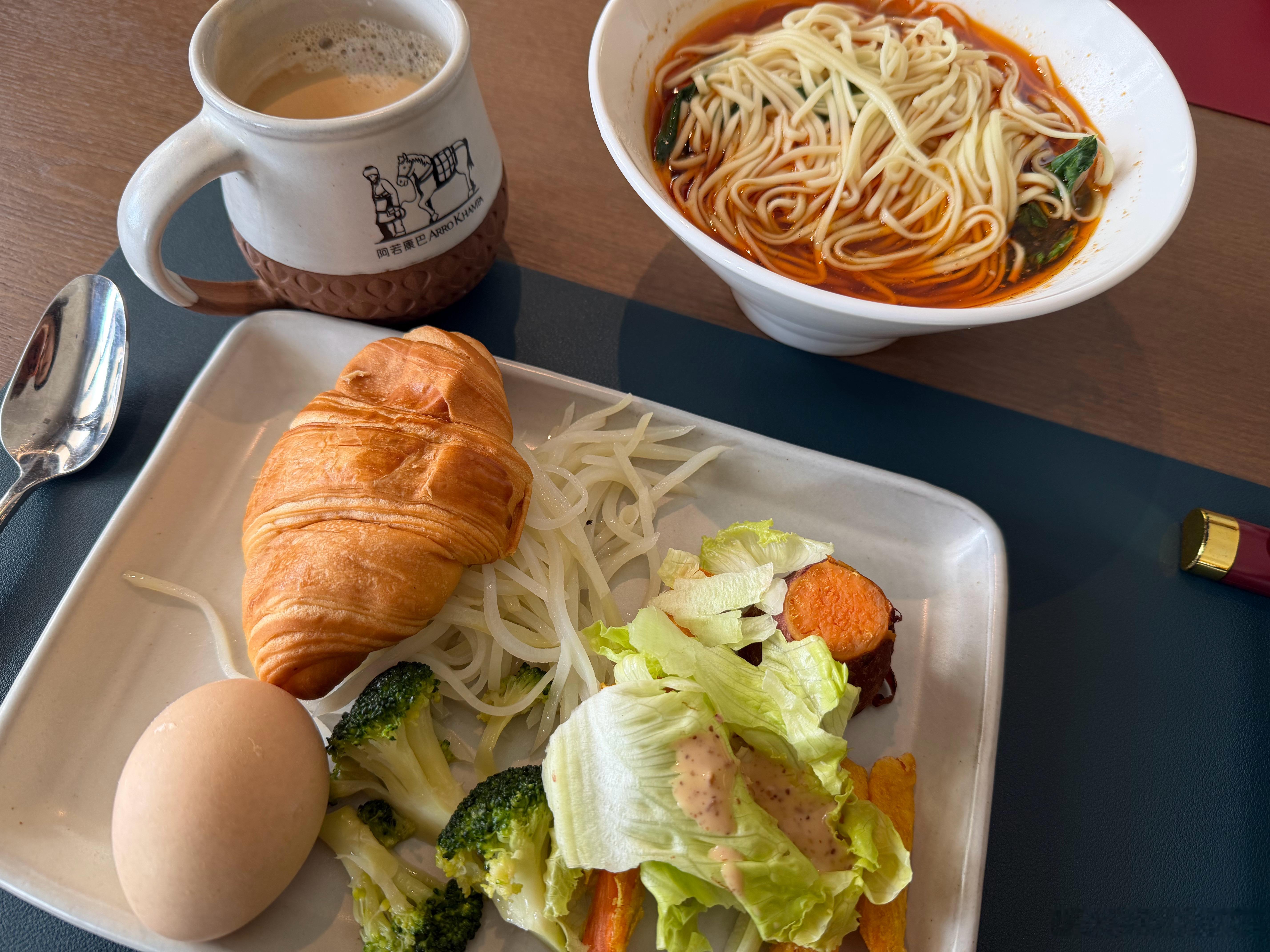 早午餐！就是这碗面太多了吃不完 根本吃不完[doge]  ​​​