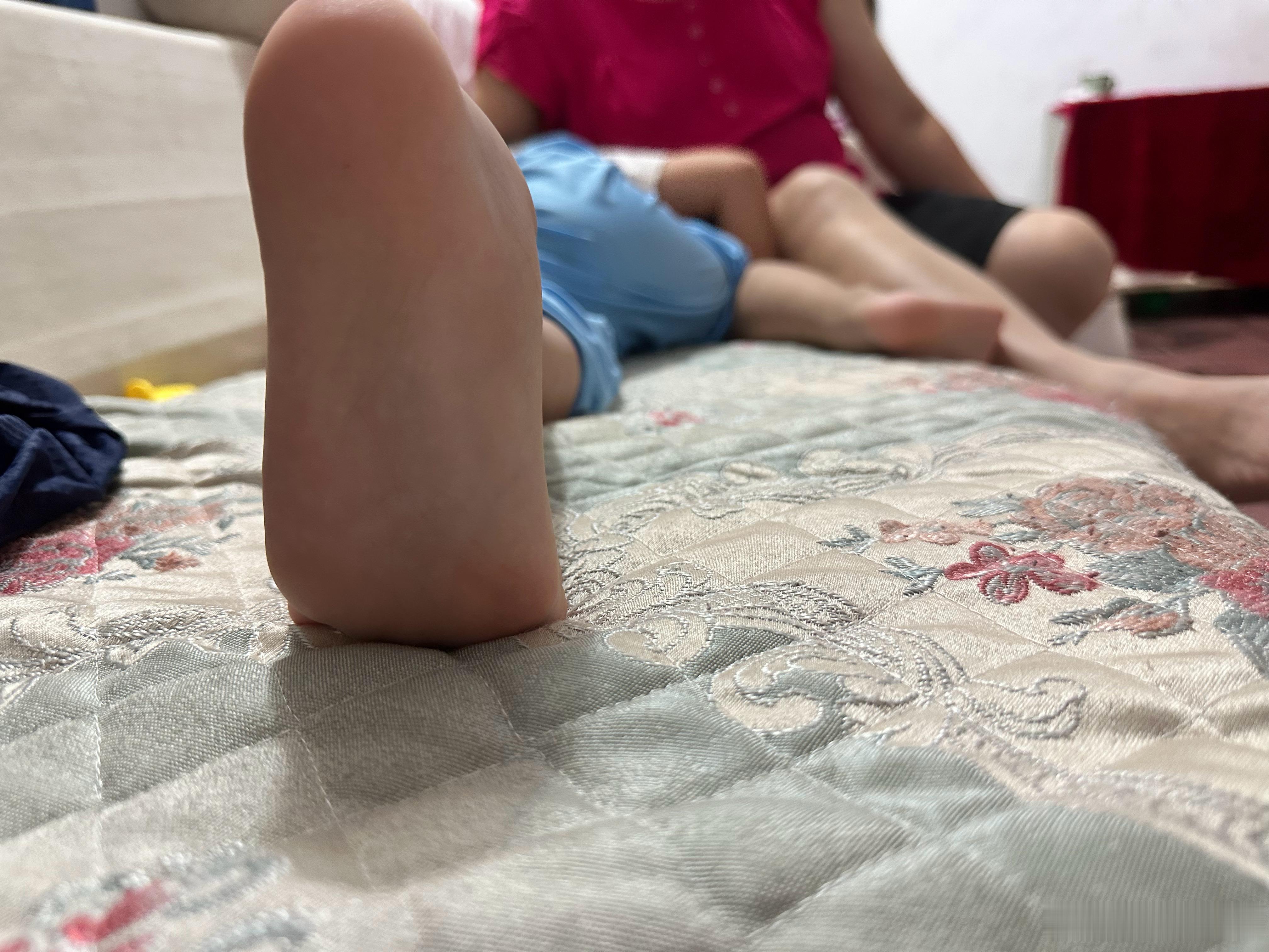 回到家老妈说孩子有点发烧🤒咳嗽还没断尾刚刚喂了美林下班路上江面水已经涨起来到底