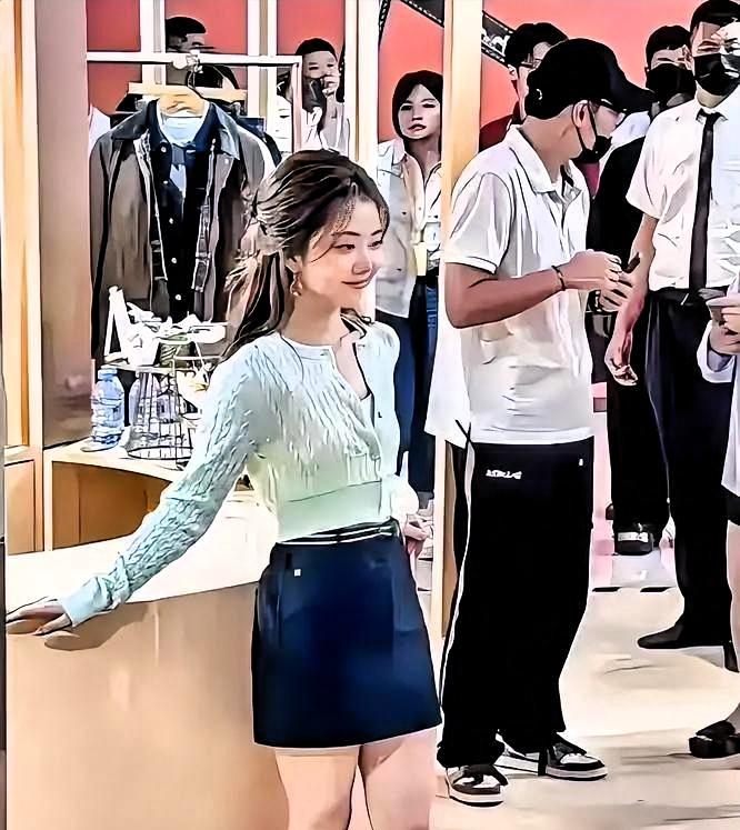 不红真的是有原因的。
谭松韵也太让人可惜了。
演技在线，娃娃脸又讨喜。
路人缘好