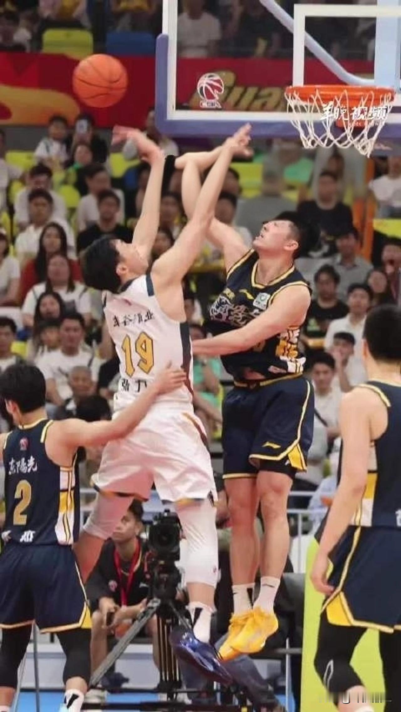 CBA常规赛昨晚最后一轮，广东三队两负一胜，但仍是赢家，皆大欢喜！
1.广东宏远