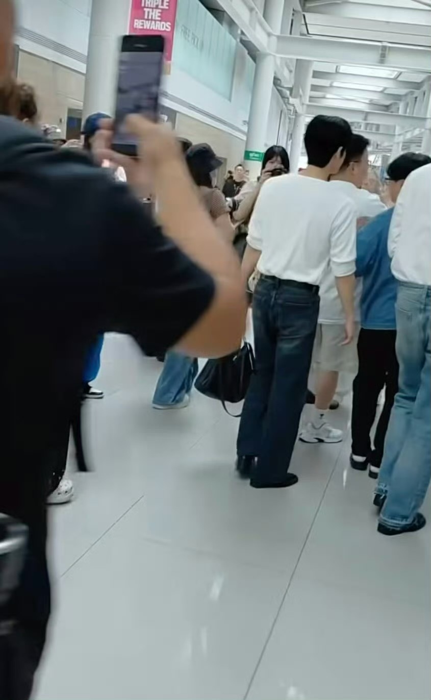 公主和仆人，大家都在拍明星呀 