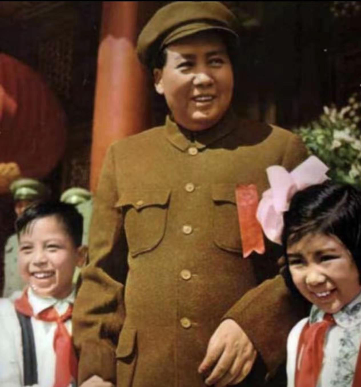 日出韶山，光彻九州，气贯长虹！这束光，照亮了中国百年
 
总有一束光，从百年前燃