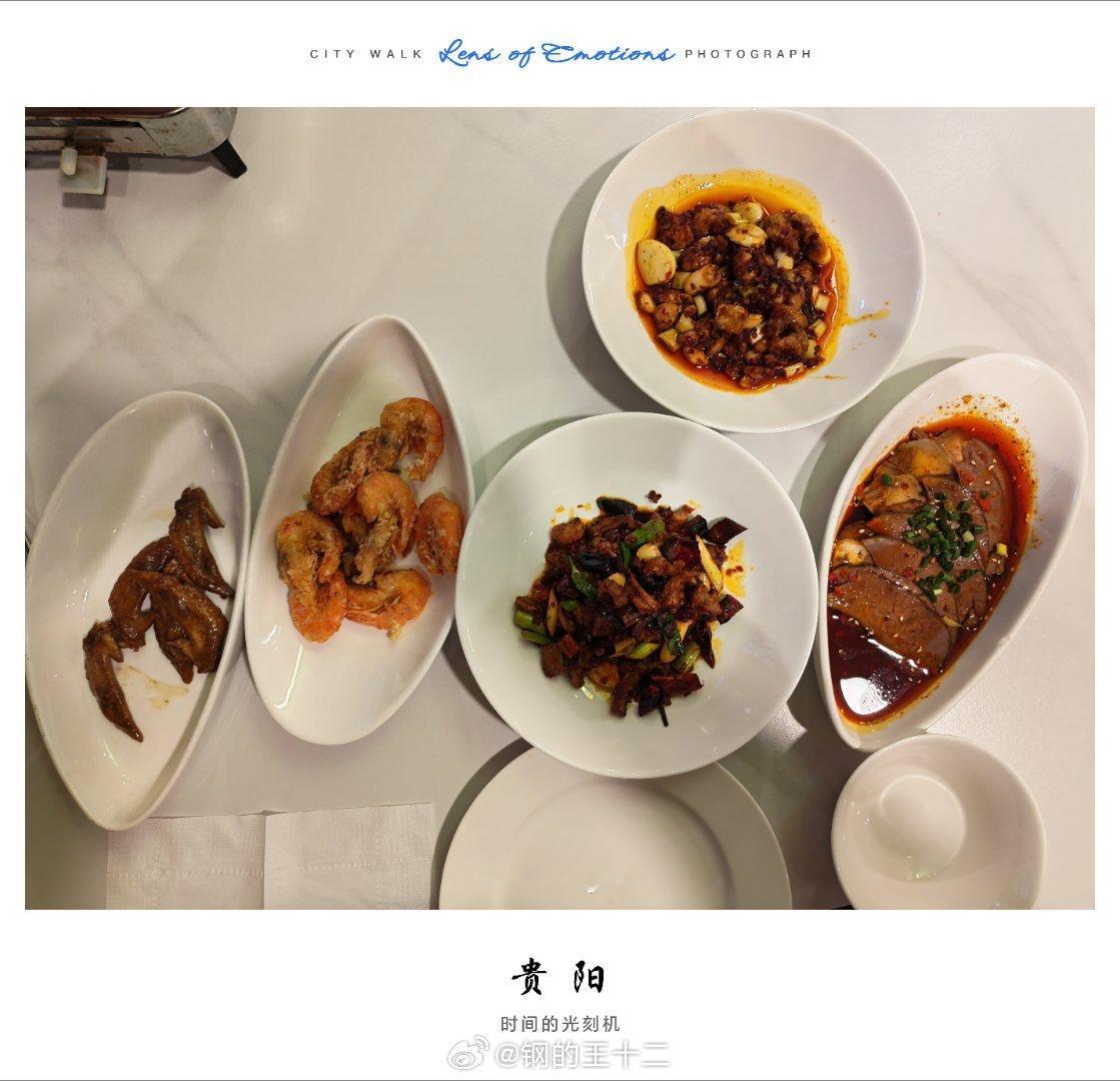 1、小鹏X9超级增程MPV在产品定义上，在MPV产品里面偏年轻时尚风格，与另外几