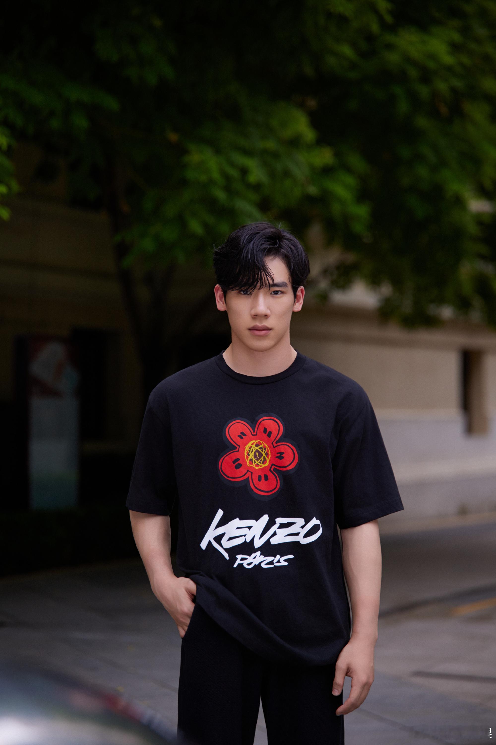 张博恒回首奥运未来不设限 不悼往事 放眼未来（这件Kenzo大红花很亮眼也） ​