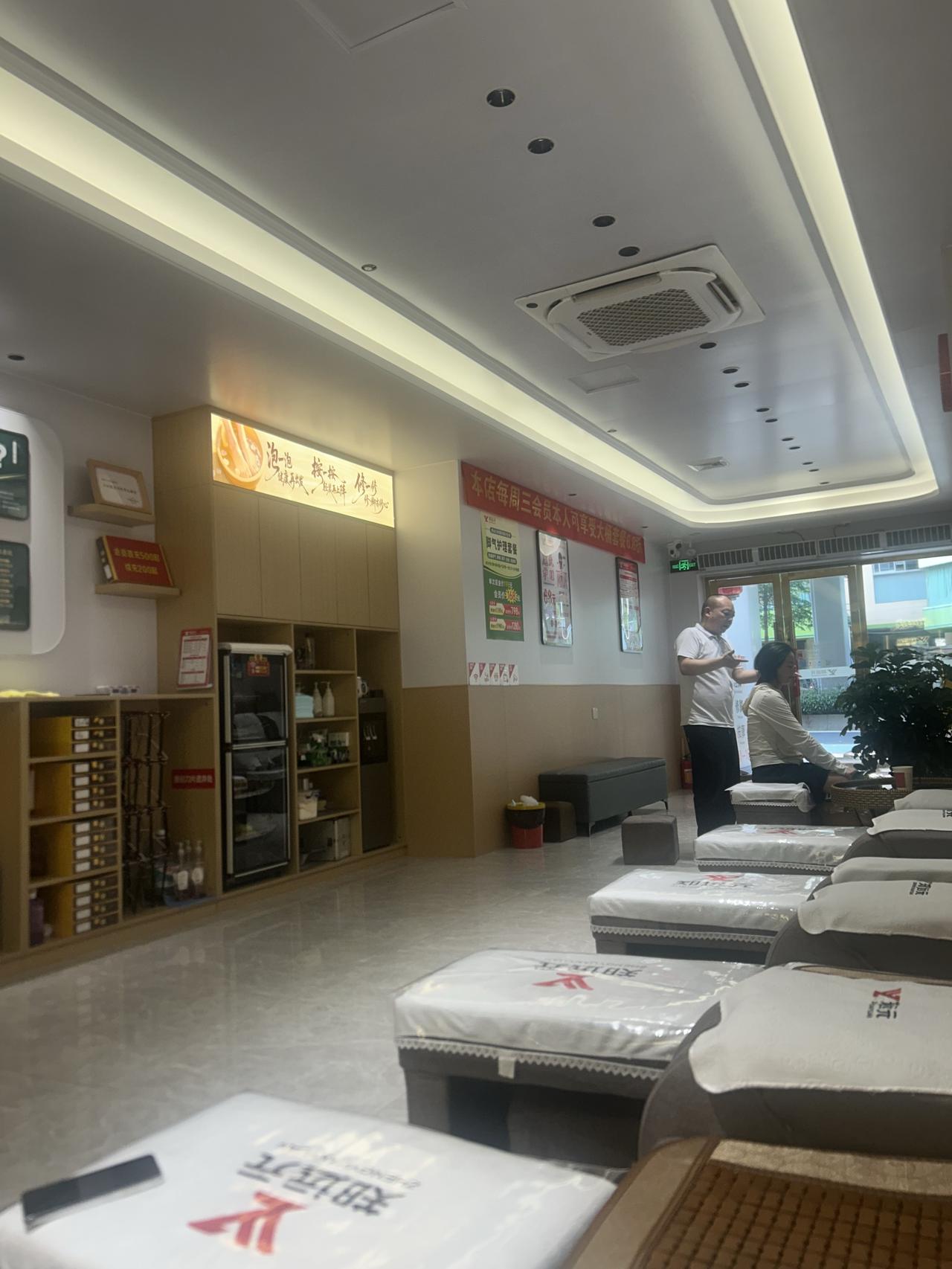 恒福路这家郑远元装修后貌似更规范化了，其次貌似变成直营的感觉，不过价格也贵了[叹