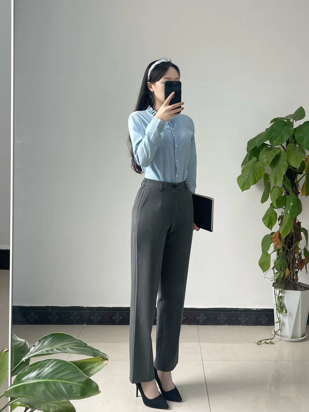 体制内穿搭｜蓝色衬衫和灰色裤的高级感