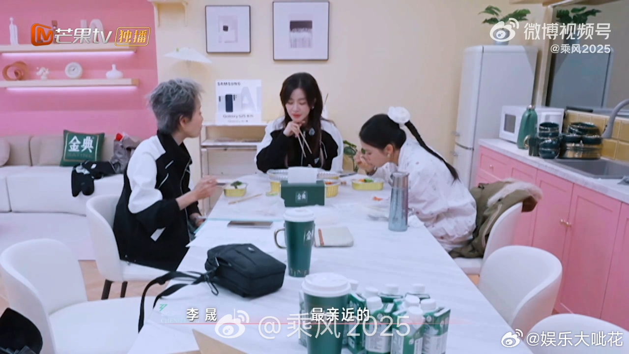 李晟称李佳航一直在配合我李晟我一点都不粘人 李晟在浪姐最新物料中谈及亲密关系认为