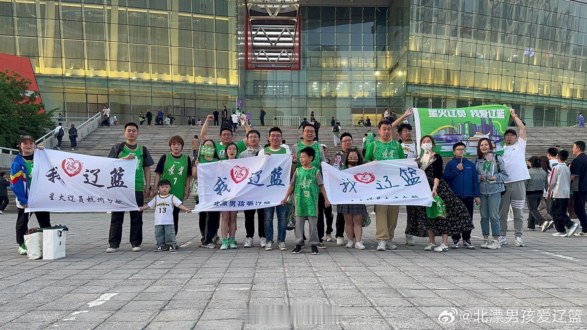 #辽篮现场随拍##辽粤大战# 再次会师，星火辽员#辽宁男篮[超话]# ​​​
