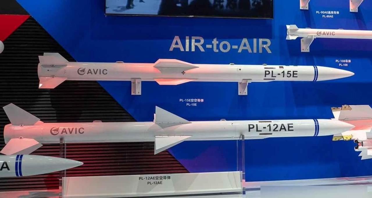 西方这次真正服气了，给霹雳-15空空导弹起名“死亡天使”，中国空中作战体系已正式