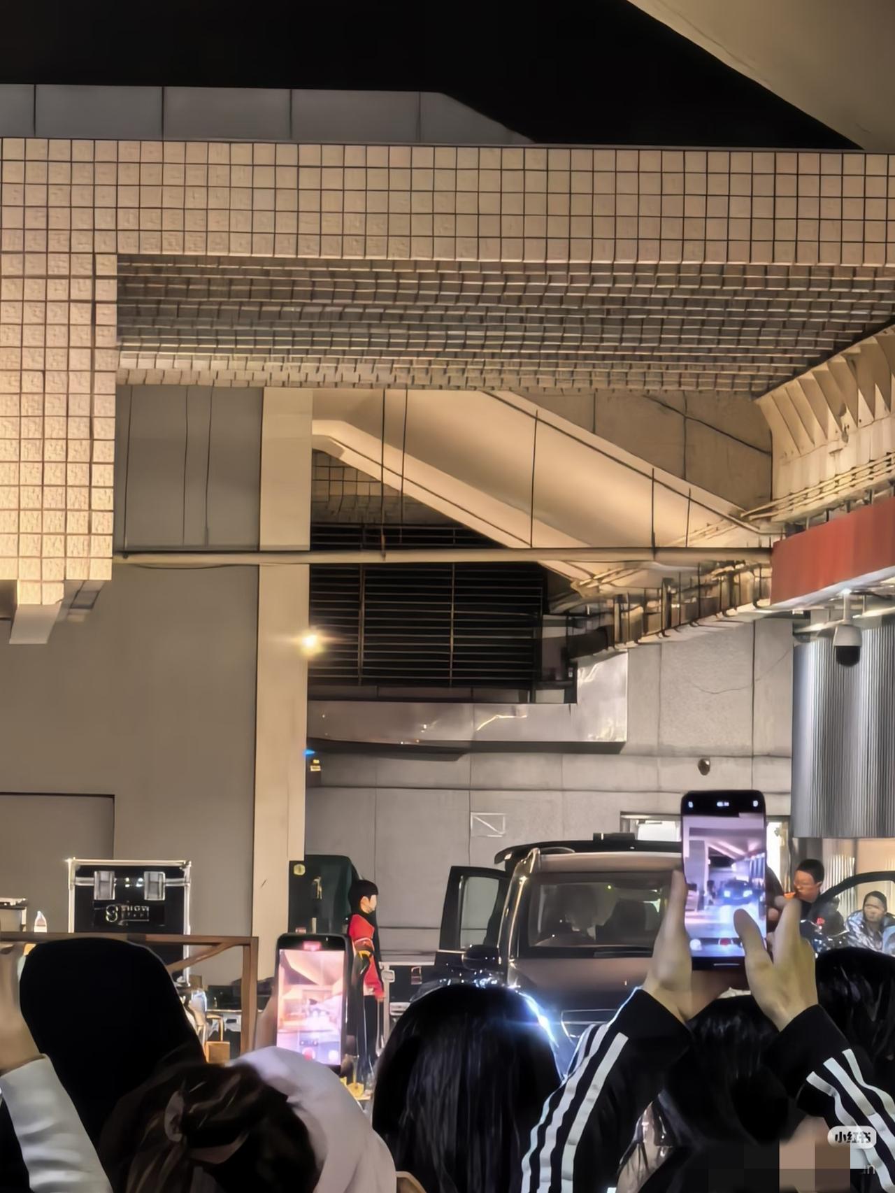 孙颖莎有多好可能有的人永远体会不到
昨晚单打比赛结束后，
到后台接受采访，
这采