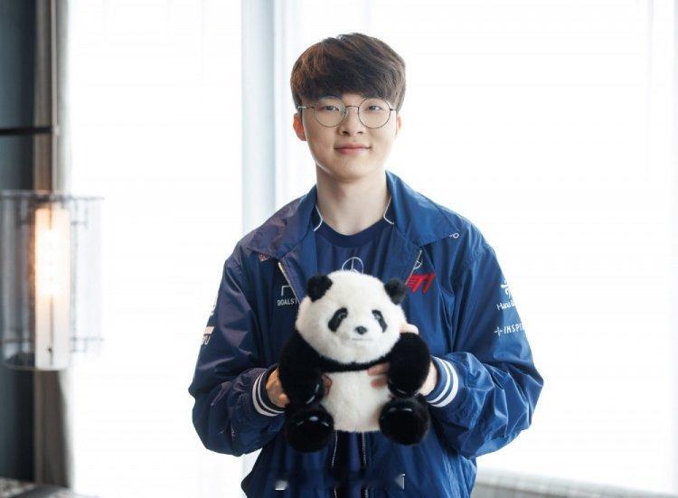 Faker：夺冠的时候有点懵懵的，首先想到的是这是一场有趣的比赛Q：2025年最