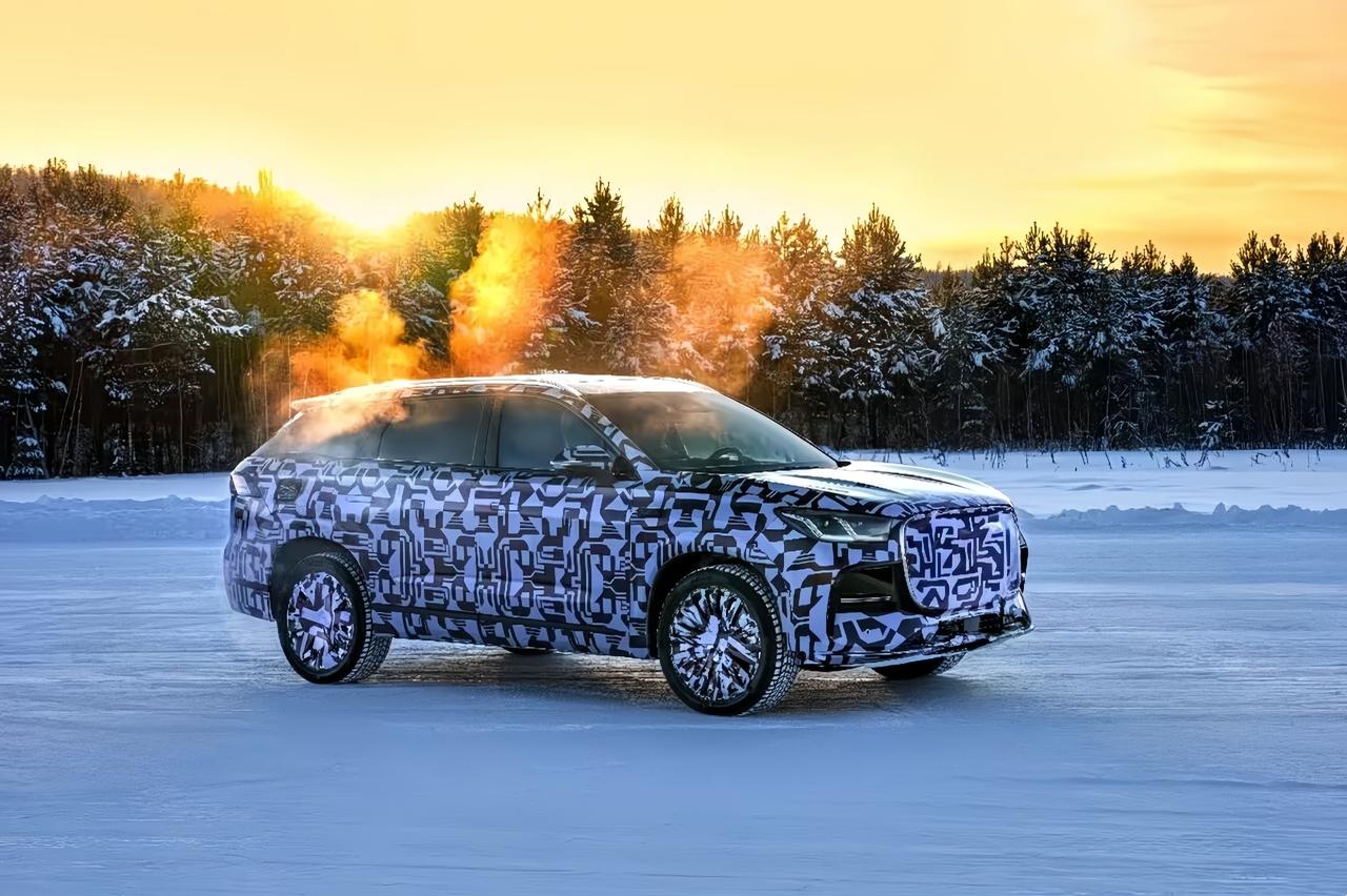 🚗从全新瑞虎9谍照上看，前脸改得够精神，格栅更霸气了💥！隐藏式门把手和贯穿尾